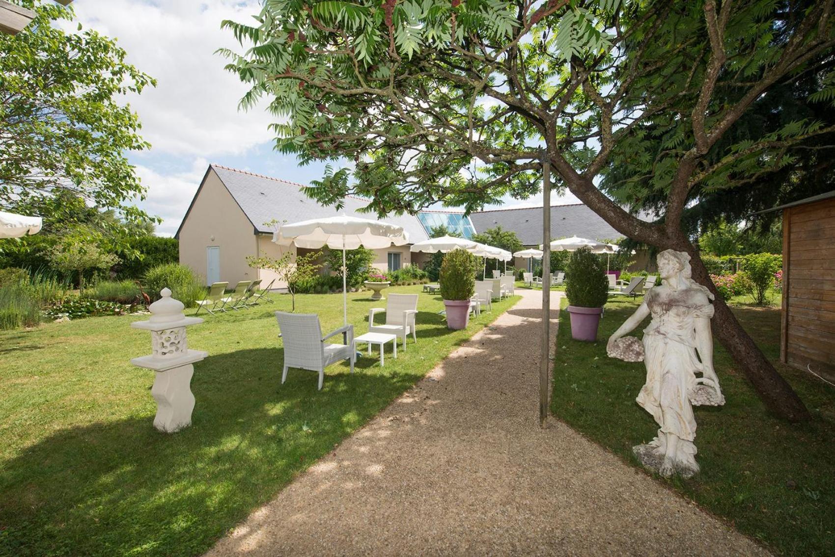 Logis Auberge Bienvenue Doue-la-Fontaine Exterior photo