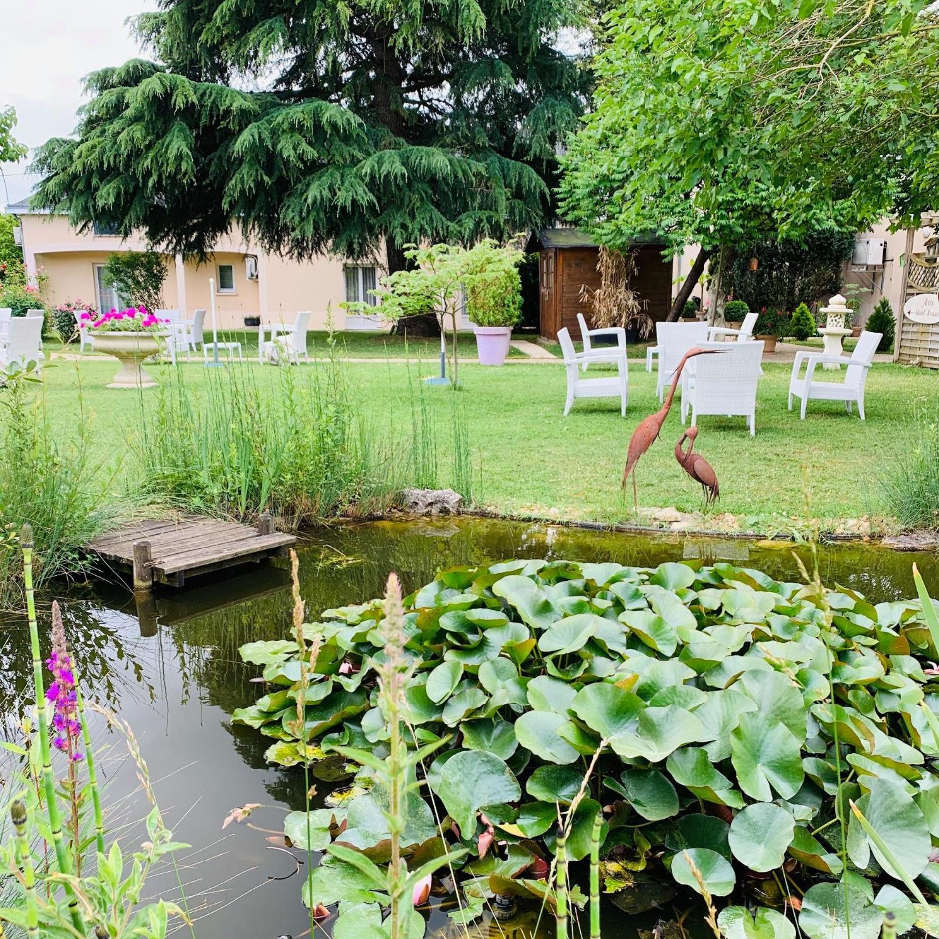 Logis Auberge Bienvenue Doue-la-Fontaine Exterior photo