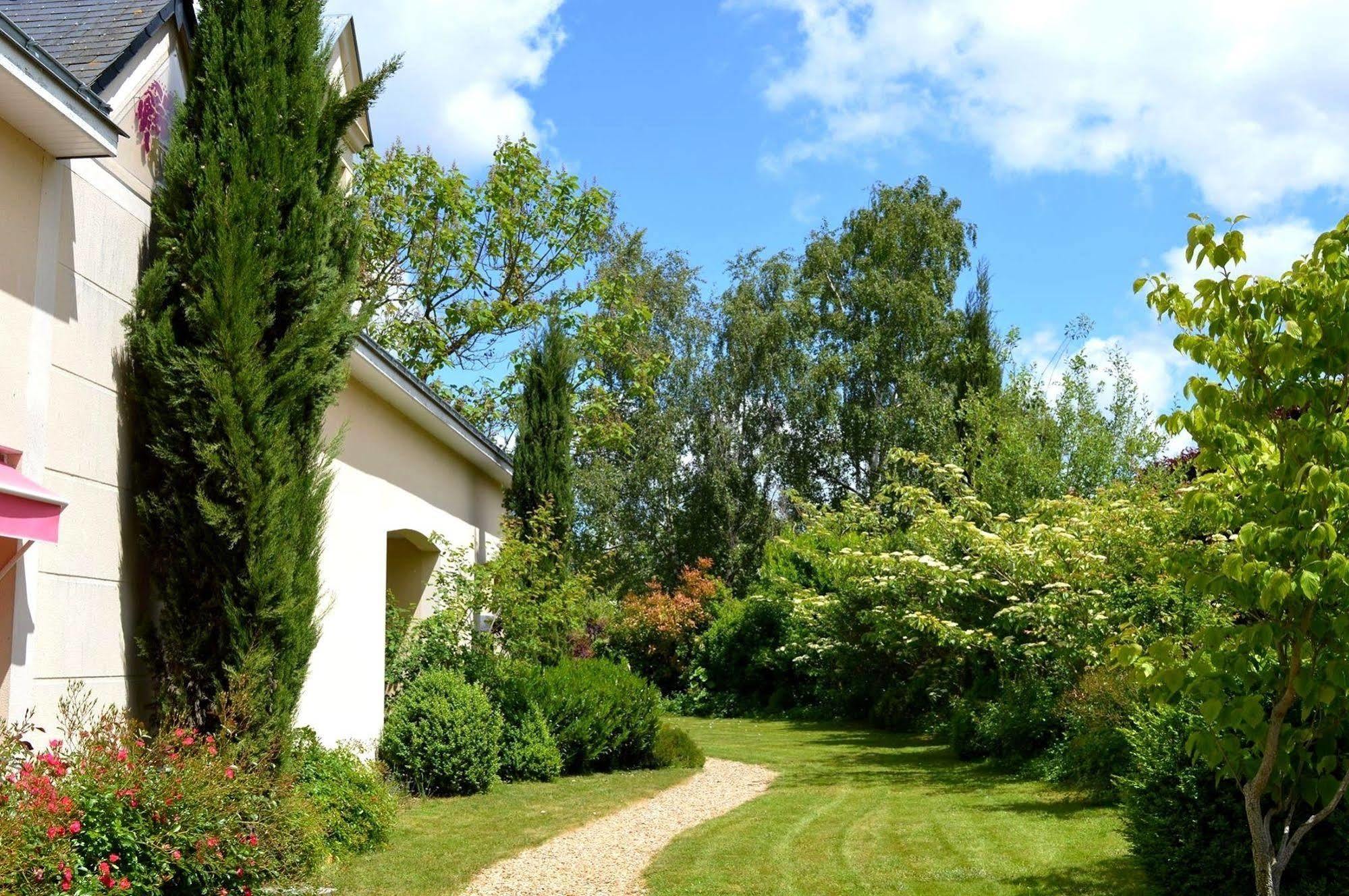 Logis Auberge Bienvenue Doue-la-Fontaine Exterior photo