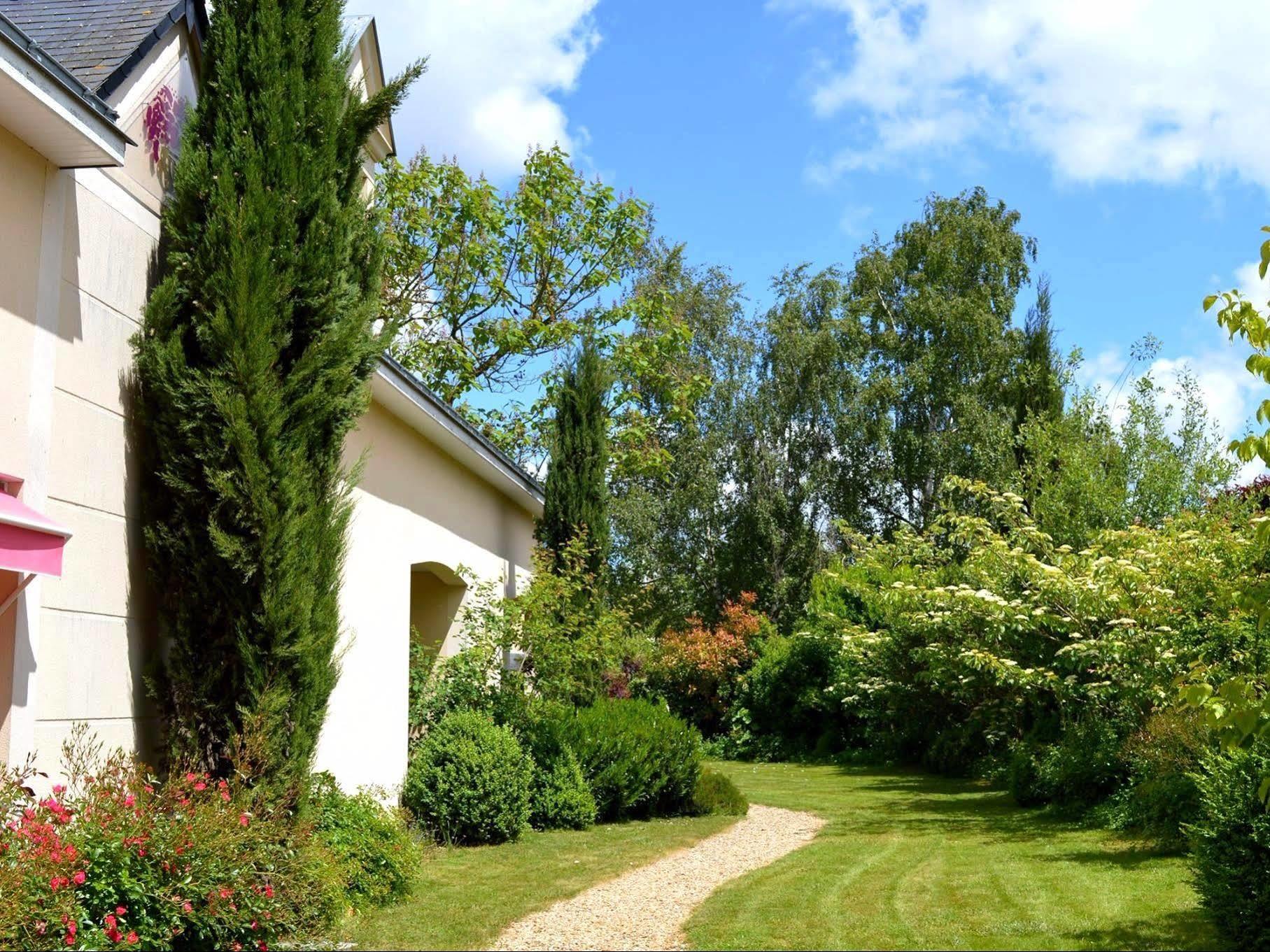 Logis Auberge Bienvenue Doue-la-Fontaine Exterior photo